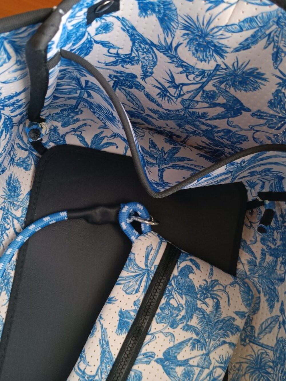 NWOT PopUps Toile Blue & White Everyday Tote - Picture 9 of 14
